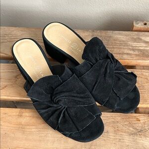 Chinese Laundry Suede Block Heel Mules in Black Size 7.5